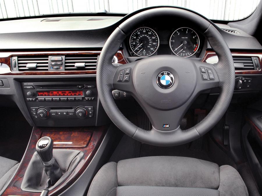  BMW 318d M Sport Package 2006 года  (UK) (фото 2 из 3)
